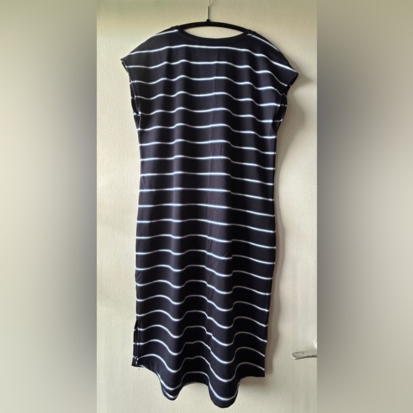 Extended sleeve crew neck midi dress - Picture 5 of 6